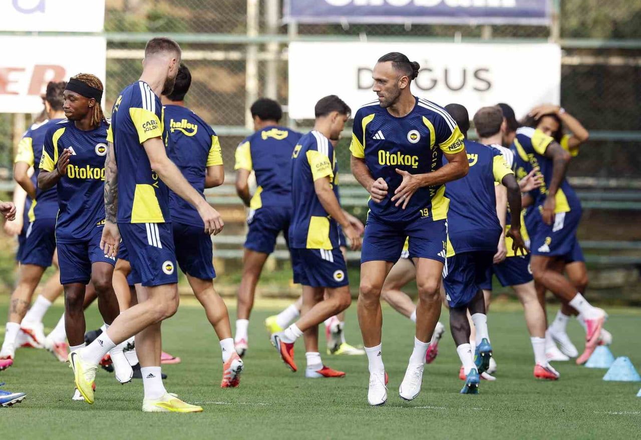 FENERBAHÇE, UEFA ŞAMPİYONLAR LİGİ 3. ELEME TURUNDA ÇARŞAMBA GÜNÜ EVİNDE STURM GRAZ İLE OYNAYACAĞI...