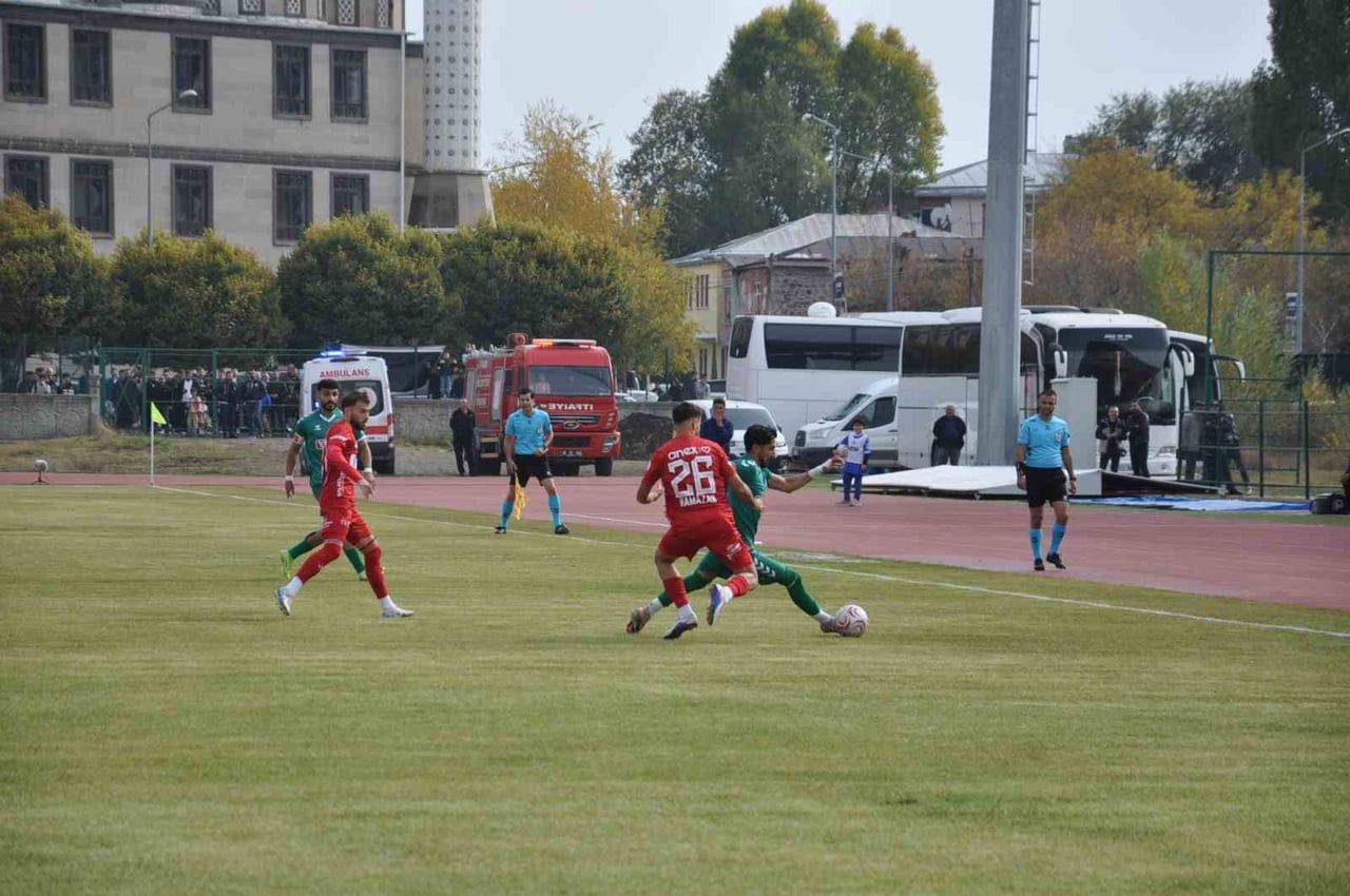KARS 36 SPOR, ANTALYASPOR’A 2-0 YENİLEREK KUPAYA VEDA ETTİ.