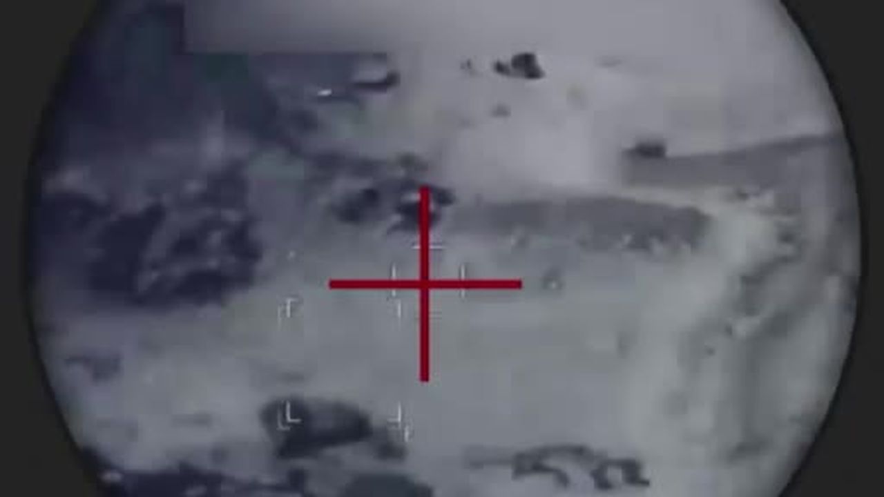 Yemen ordusu, son 24 saat içinde Husileri hedef alan 780 hassas saldırı gerçekleştirildiğini...