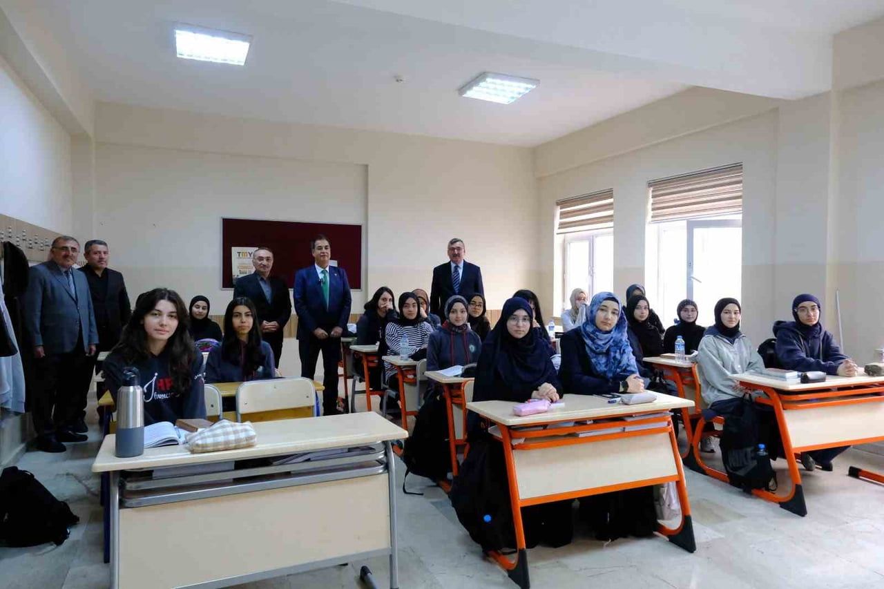 SİVAS CUMHURİYET ÜNİVERSİTESİ REKTÖRÜ PROF. DR. AHMET ŞENGÖNÜL, İMAM HATİPLİLER HAFTASI KAPSAMINDA...