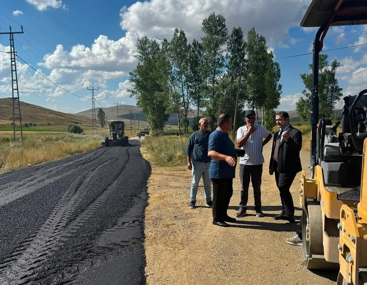 DEMİRÖZÜ’NDE KAYMAKAMDAN VATANDAŞ VE YOL ÇALIŞMALARINA ZİYARET