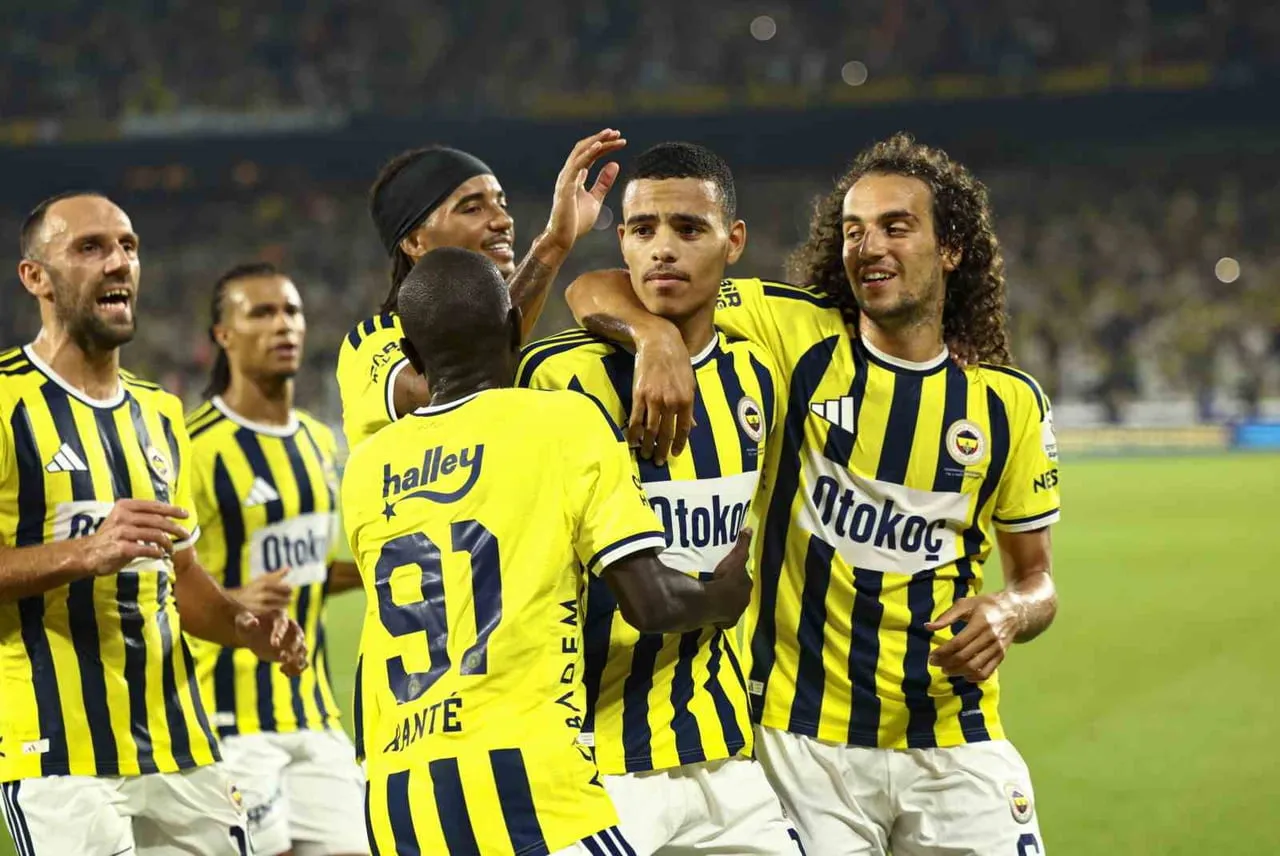 FENERBAHÇE'NİN BU TRANSFER DÖNEMİNDE KADROSUNA KATTIĞI 4 YENİ FUTBOLCU, GÖREV ALMALARI HALİNDE...