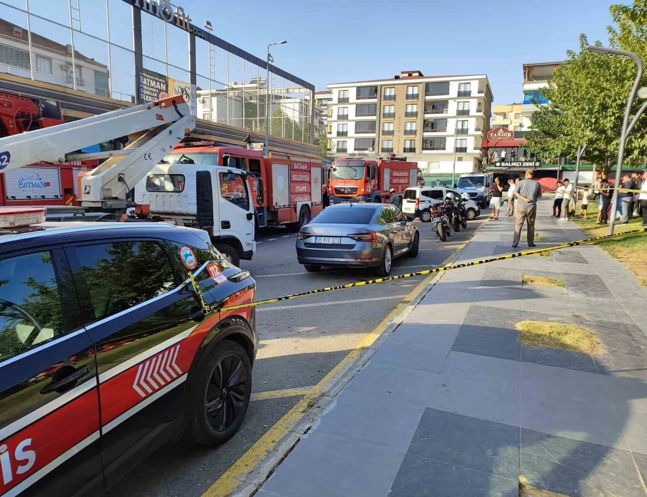 BATMAN’DA SPOR SALONUNUN SAUNA BÖLÜMÜNDE ÇIKAN YANGIN SONUCU 2 KİŞİ HAYATINI KAYBETİ, 9 KİŞİ...