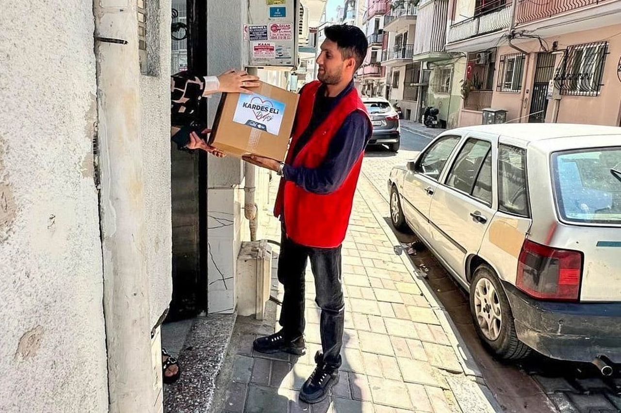 EFELER’DE İHTİYAÇ SAHİBİ AİLELERE GIDA DESTEĞİ