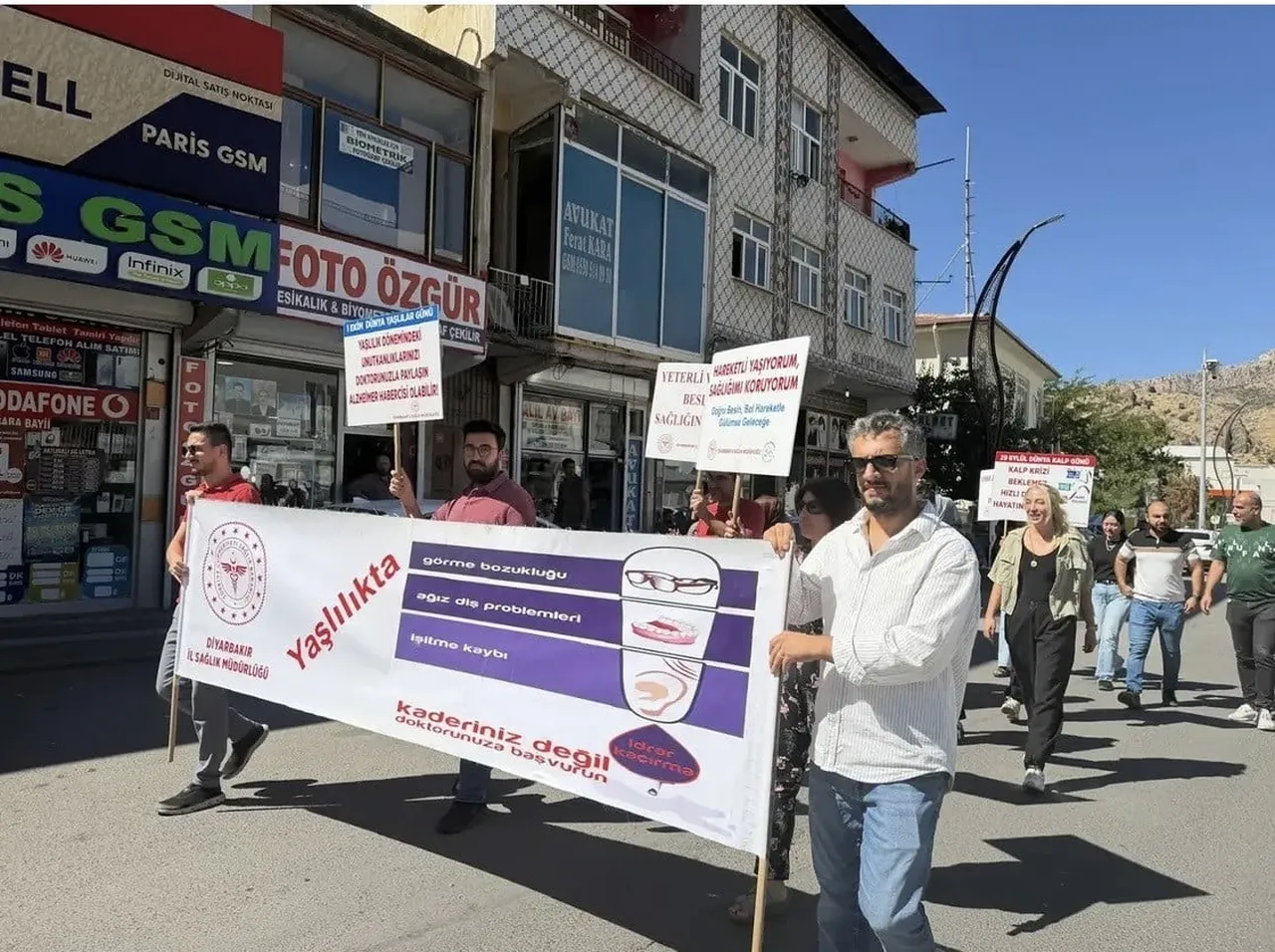 DİYARBAKIR'IN ÇERMİK İLÇESİNDE OBEZİTEYE KARŞI FARKINDALIK OLUŞTURMAK İÇİN YÜRÜYÜŞ...