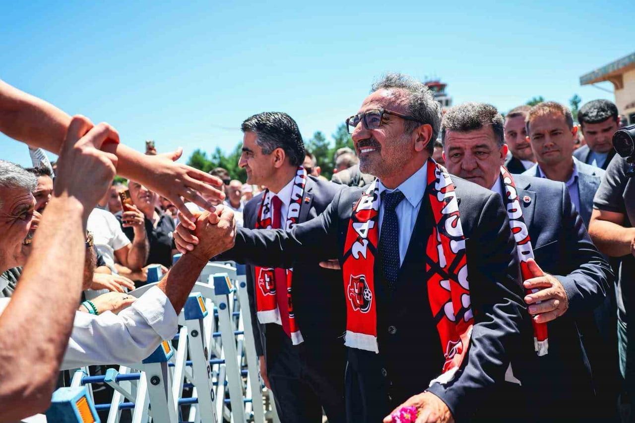 CHOBANİ KURUCUSU VE CEO'SU HAMDİ ULUKAYA'DAN ERZİNCANSPOR'A DEV DESTEK