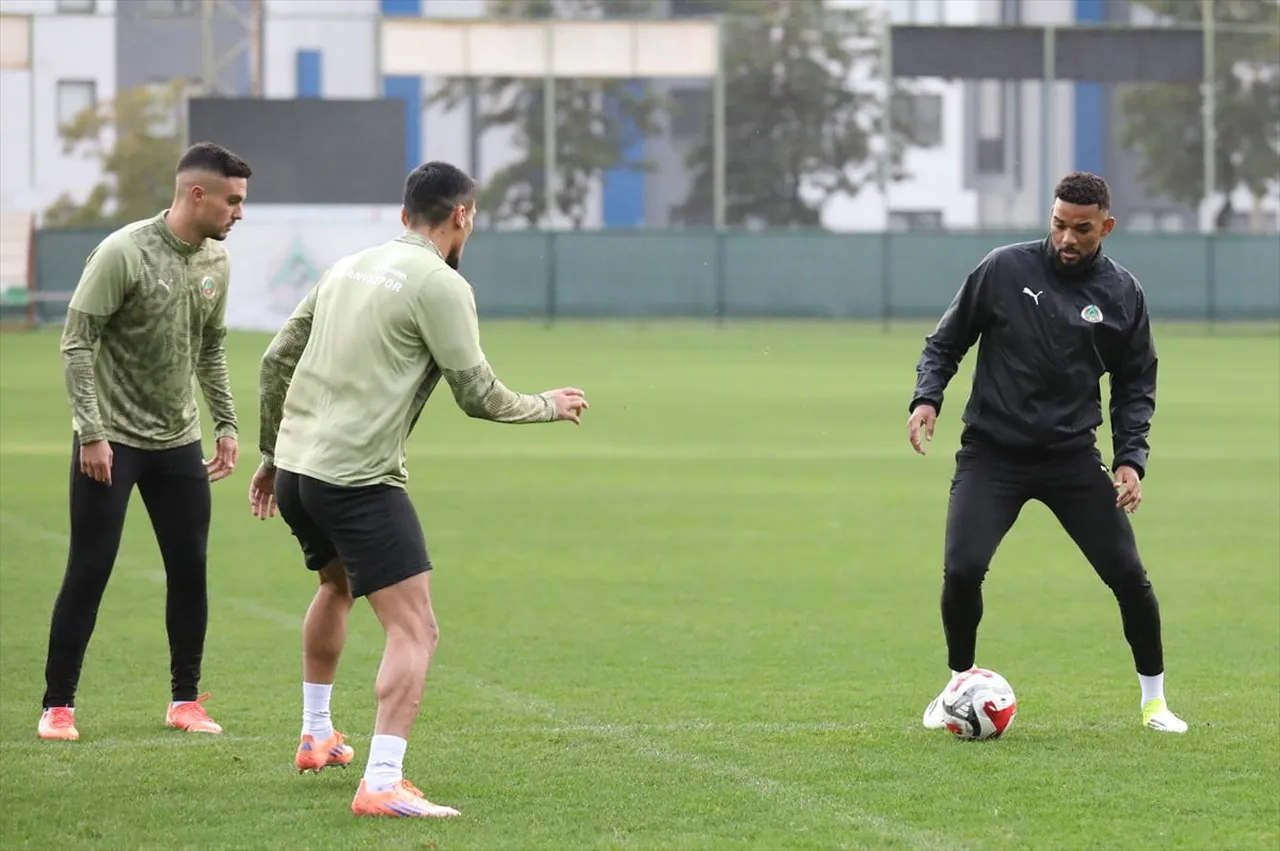 Corendon Alanyaspor, Trendyol Süper Lig'in 20. haftasında ikas Eyüpspor ile yarın sahasında...