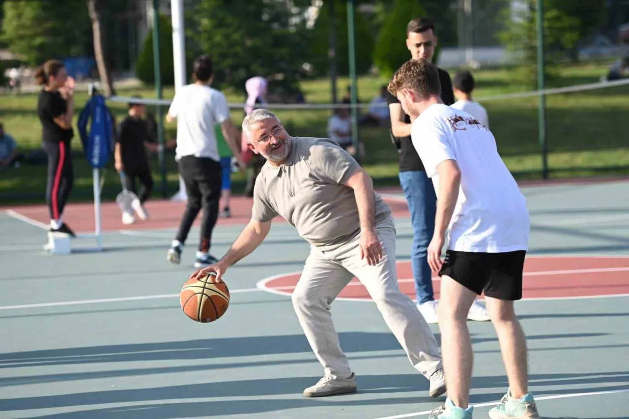 ÇORUM BELEDİYESİ TARAFINDAN 19 MAYIS ATATÜRK’Ü ANMA, GENÇLİK VE SPOR BAYRAMI DOLAYISIYLA GENÇLERE...