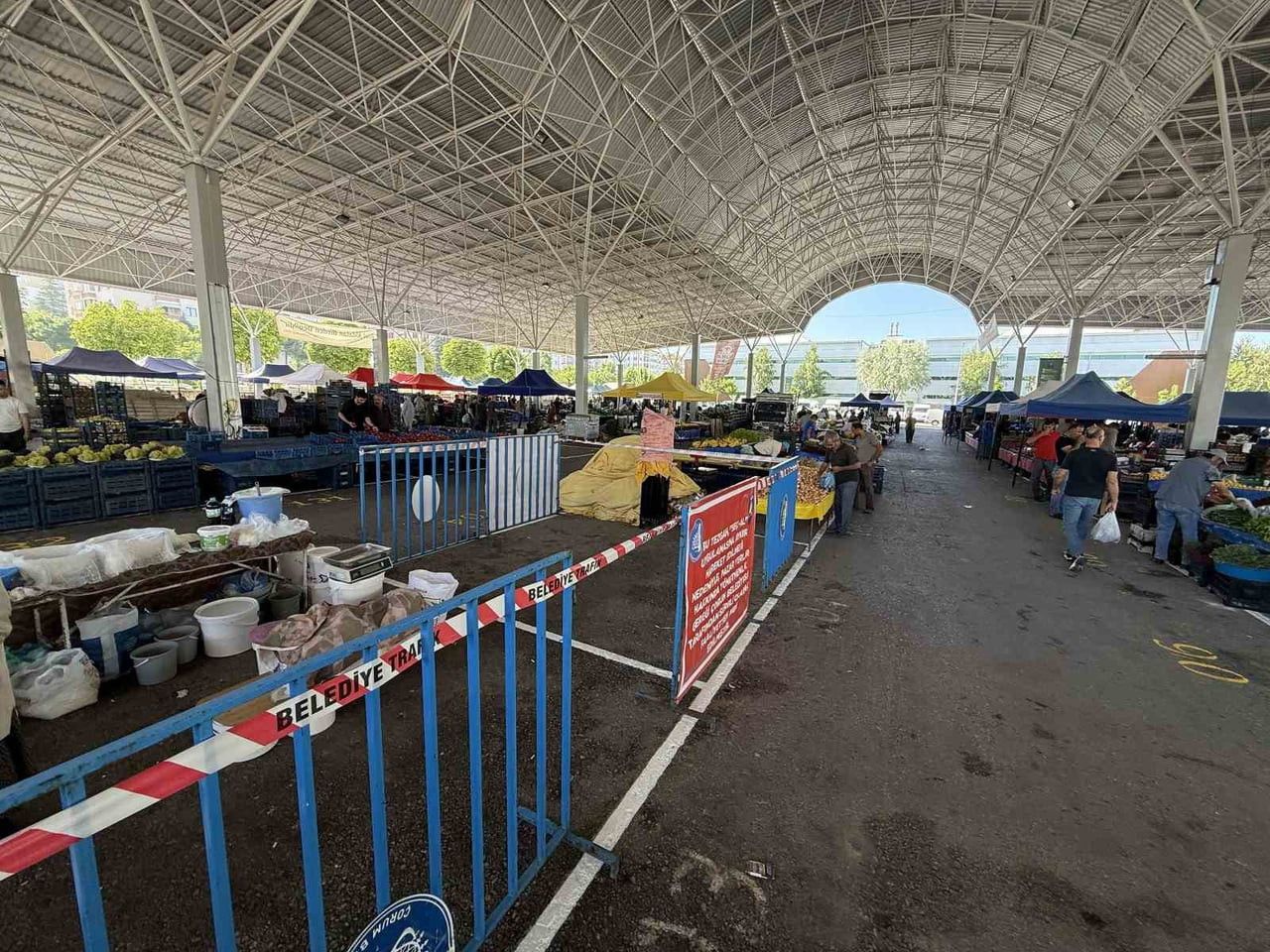 ÇORUM’DA SEMT PAZARLARINDA UYGULANAN “SEÇ-AL” KURALINI İHLAL EDEN PAZARCI ESNAFININ TEZGAHINA...