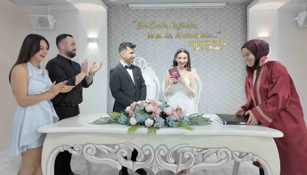 ÇORUM’UN SUNGURLU İLÇESİNDE "06.06.2026" TARİHİ İÇİN NİKAH SALONLARINDAN RANDEVU ALAN ÇİFTLER...