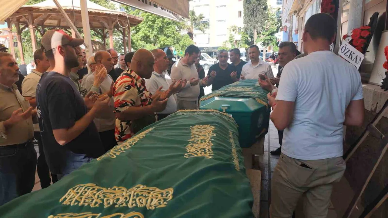 COŞKUN BURLU İLE BÜLENT ŞEN İÇİN HATUNİYE CAMİİ'NDE CENAZE TÖRENİ DÜZENLENDİ.
