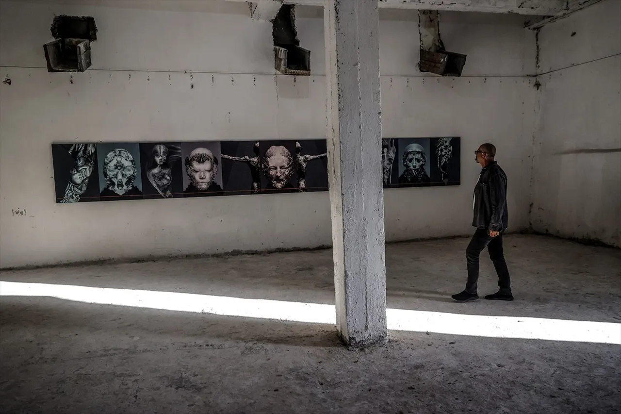 Çukurova Çağdaş Sanat, Kültür ve Eğitim Vakfı tarafından düzenlenen "2. Akdeniz Bienali"nin...