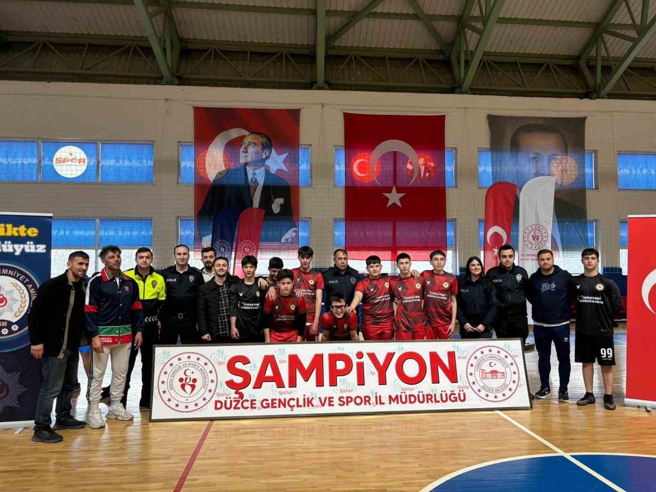 CUMAYERİ GENÇLİK VE SPOR İLÇE MÜDÜRLÜĞÜ KOORDİNESİNDE, POLİS HAFTASI ETKİNLİKLERİ KAPSAMINDA...