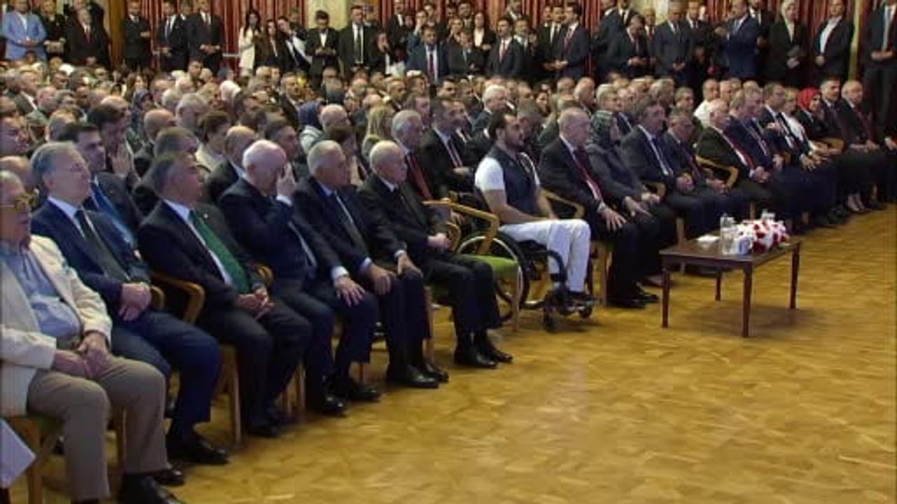 Cumhurbaşkanı Erdoğan, 15 Temmuz anma programında duygusal anlar yaşadı