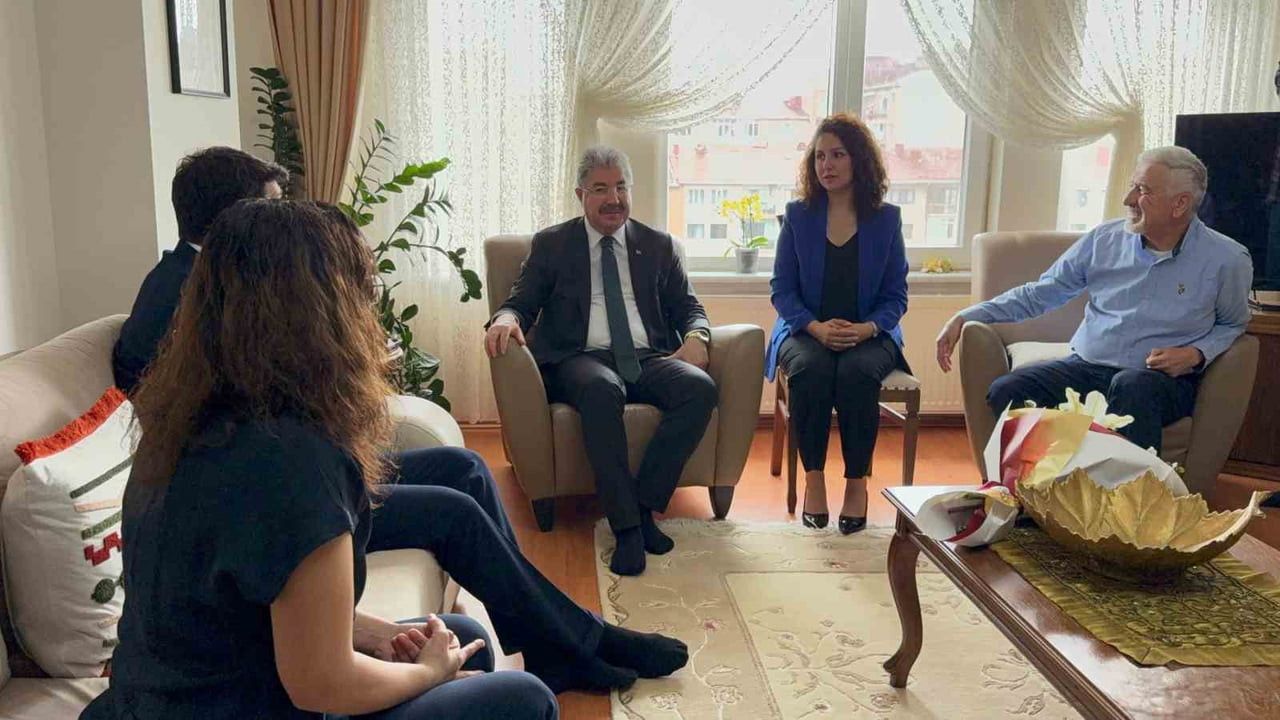 CUMHURBAŞKANI ERDOĞAN’IN ELİNDEN ÖDÜL ALAN ELEKTRİK-ELEKTRONİK MÜHENDİSİ GİZEM UYANIK İLE...