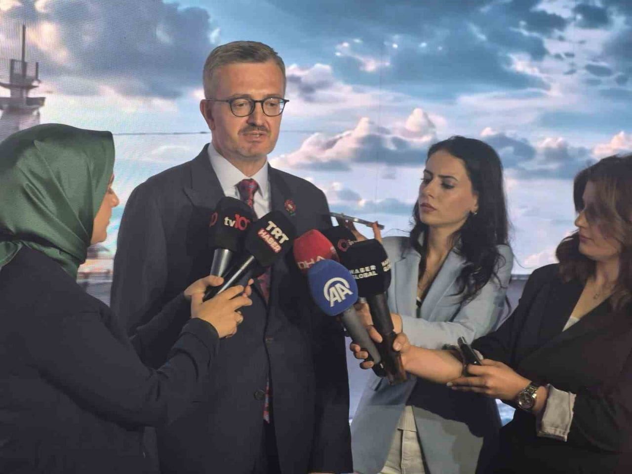 CUMHURBAŞKANLIĞI İLETİŞİM BAŞKANI BURHANETTİN DURAN, "TÜRKİYE İÇERİSİNDE VE YURT DIŞINDA YAPILAN...
