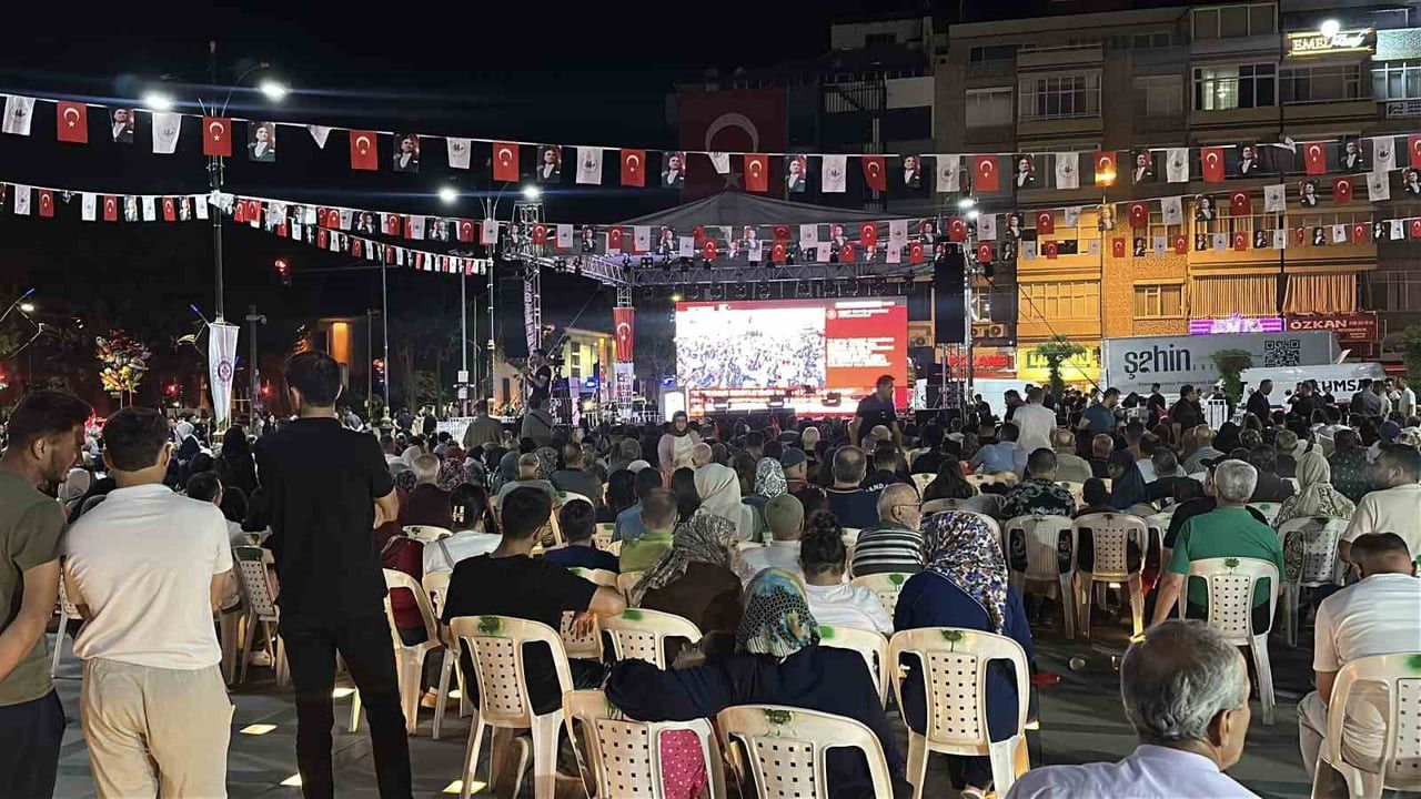 CUMHURİYET MEYDANI'NDA PROGRAM DÜZENLENDİ