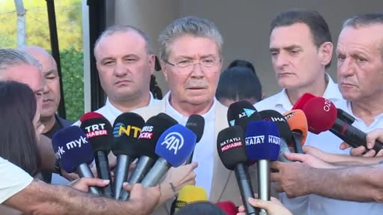 Kuzey Kıbrıs Türk Cumhuriyeti (KKTC) Başbakanı Ünal Üstel, Girne açıklarında meydana gelen gemi...