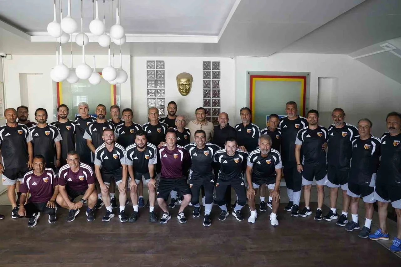 KAYSERİSPOR AKADEMİ; 2026-2027 SEZONU İÇİN 22 ANTRENÖR İLE ANLAŞMAYA VARDI.