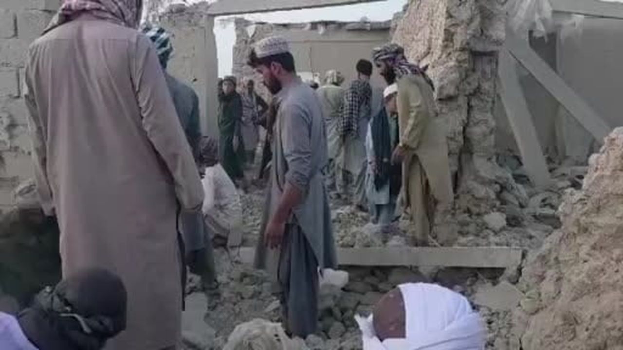 Pakistan Enformasyon Bakanlığı, Afganistan'ın Kunar ve Helmand vilayetlerine düzenlenen hava...