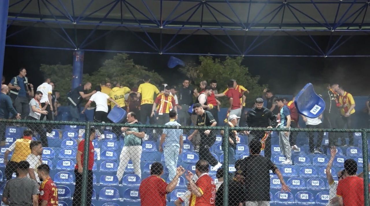 KAYSERİSPOR TARAFTARLARI TRİBÜN KOLTUKLARINI KIRDI, STADYUM ZARAR GÖRDÜ