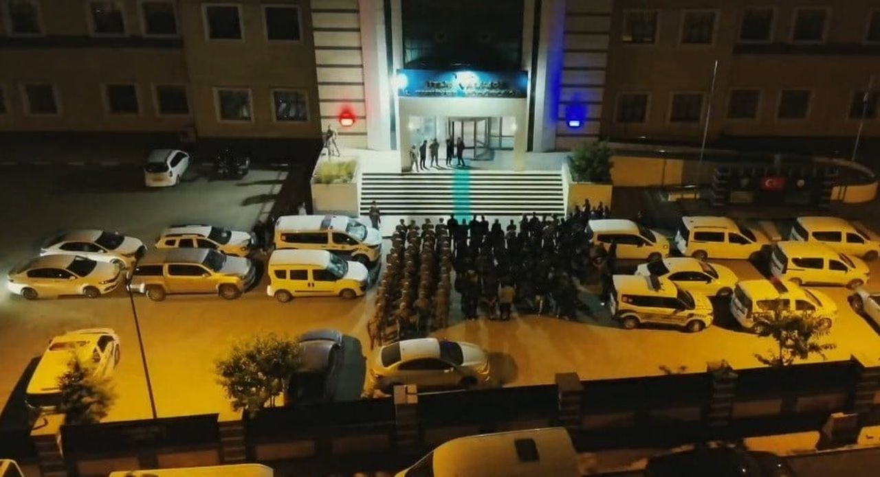 BİTLİS MERKEZLİ 4 İLDE, YASADIŞI BAHİS FAALİYETLERİNDE PARA NAKLİNE ARACILIK EDEN BANKA...