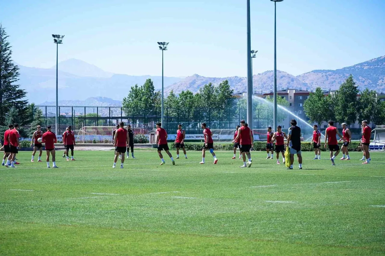 YARIN DEPLASMANDA IĞDIR FK İLE KARŞILAŞACAK OLAN KAYSERİSPOR, MAÇIN HAZIRLIKLARINI TAMAMLADI.