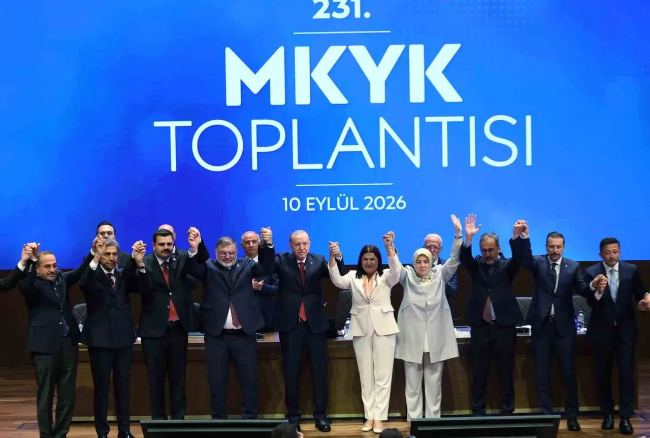 FOÇA BELEDİYE BAŞKANI SANİYE BORA FIÇI AK PARTİ’YE KATILDI