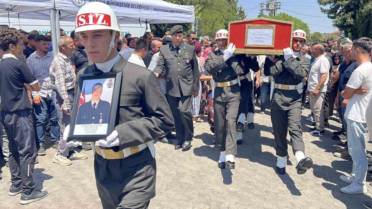 BİTLİS'İN TATVAN İLÇESİNDE MEYDANA GELEN TRAFİK KAZASINDA YAŞAMINI YİTİREN PİYADE UZMAN ÇAVUŞ...