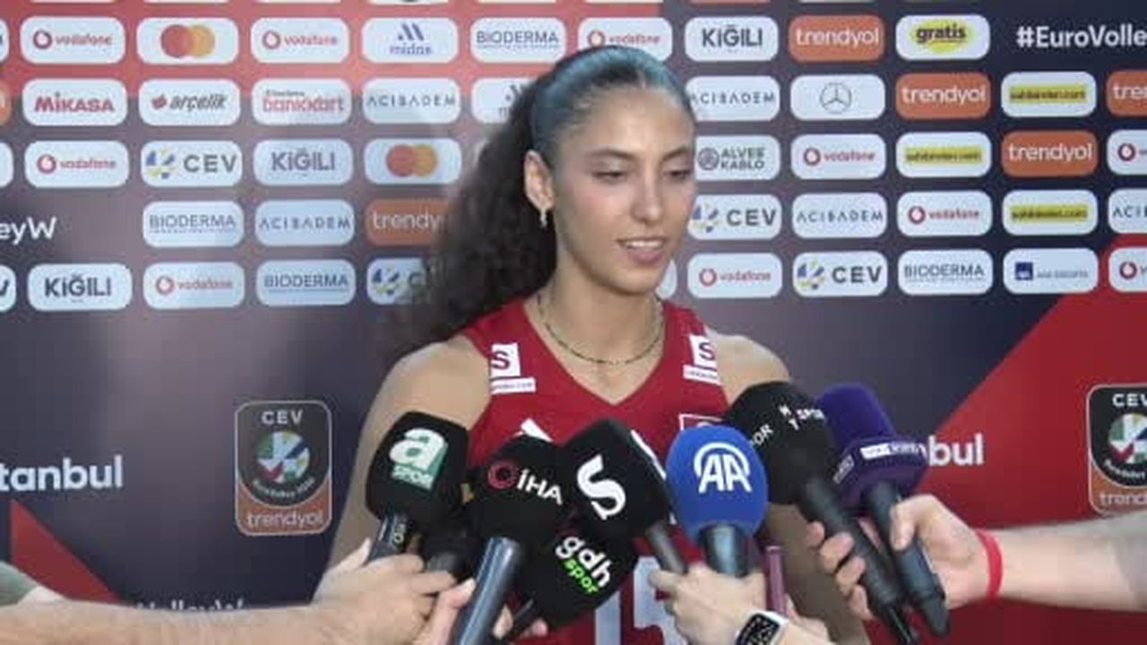 A Milli Kadın Voleybol Takımı oyuncusu Deniz Uyanık, "Umarım gelecek maçı da kazanırız. Finaller...