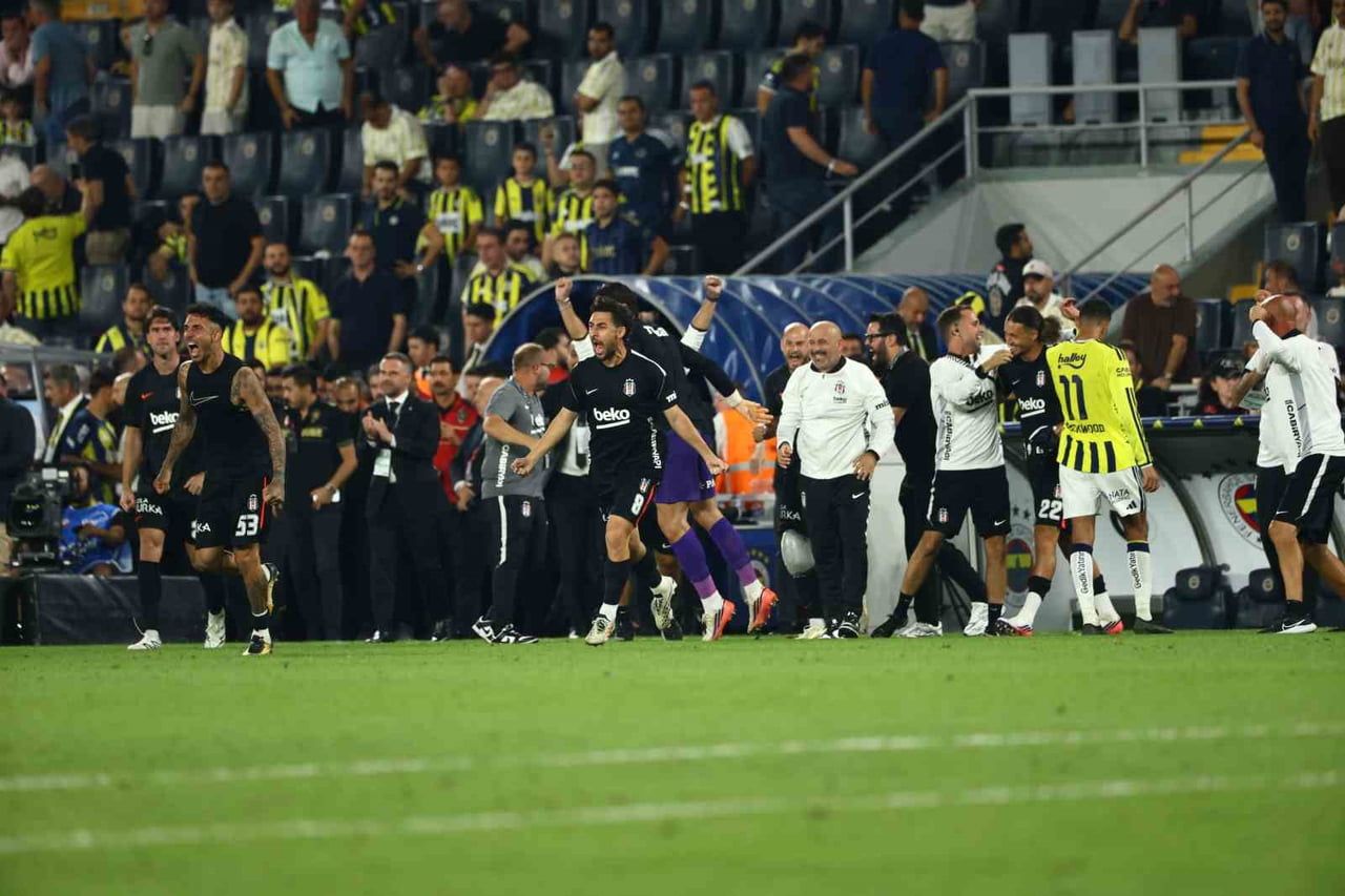 FENERBAHÇE, EVİNDE BEŞİKTAŞ'A 2-1 MAĞLUP OLURKEN, EZELİ RAKİBİNE KARŞI 2 MAÇ SONRA YENİLGİ...