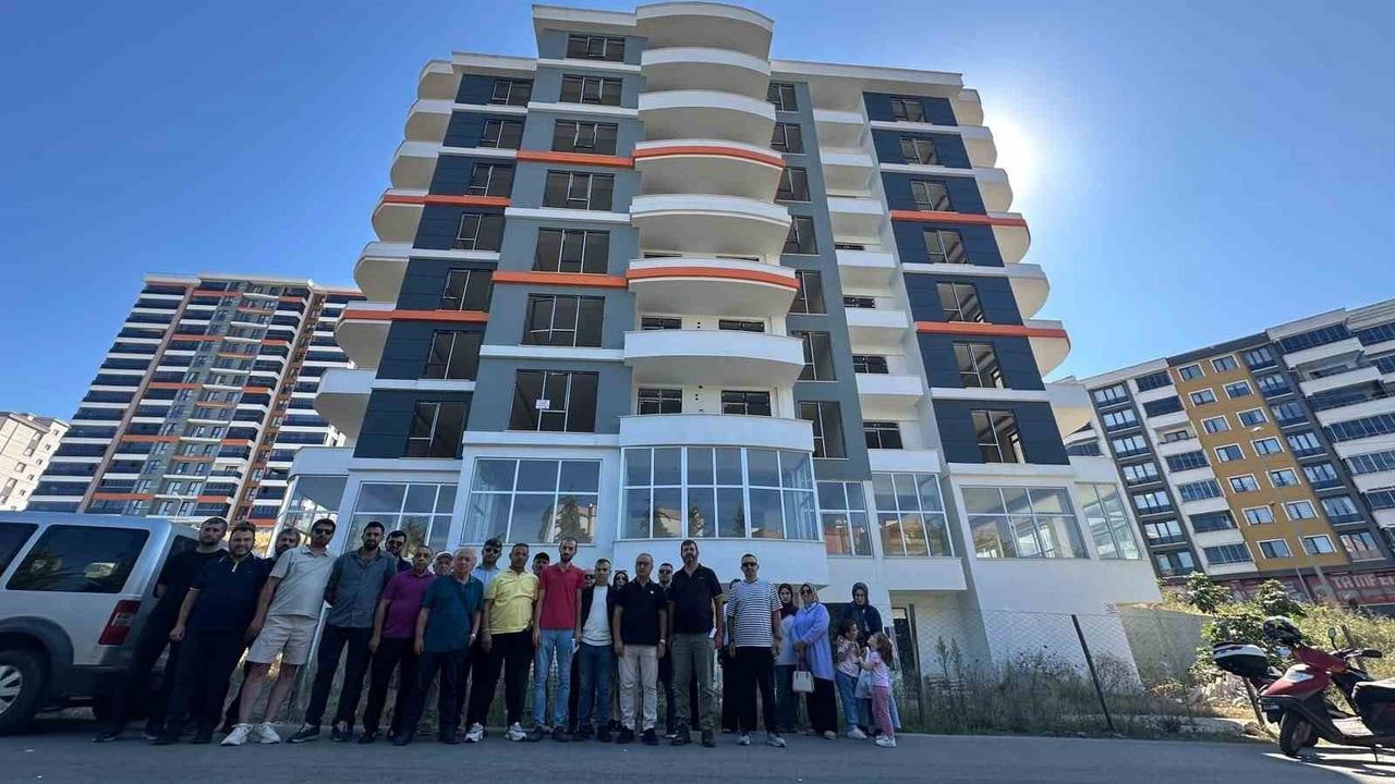 SAMSUN’DA BİR KONUT PROJESİNDEN EV SATIN ALAN YAKLAŞIK 80 AİLE, MÜTEAHHİT İLE KOOPERATİF ARASINDA...