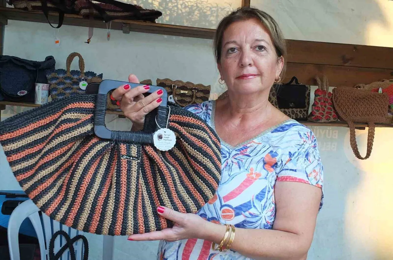 AYŞEN AY