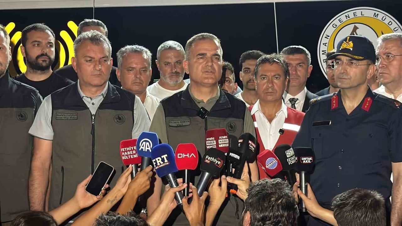 MUĞLA'NIN FETHİYE İLÇESİNDE ÇIKAN ORMAN YANGINININ ENERJİSİ EKİPLERİN YOĞUN MÜDAHALESİYLE BÜYÜK...