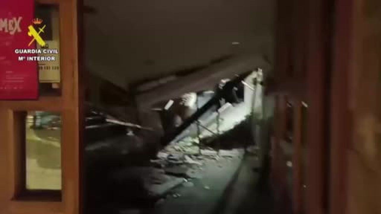 İspanya'nın La Rioja bölgesinde bir barda önce zeminin, ardından da tavanın çökmesi sonucu 12 kişi...