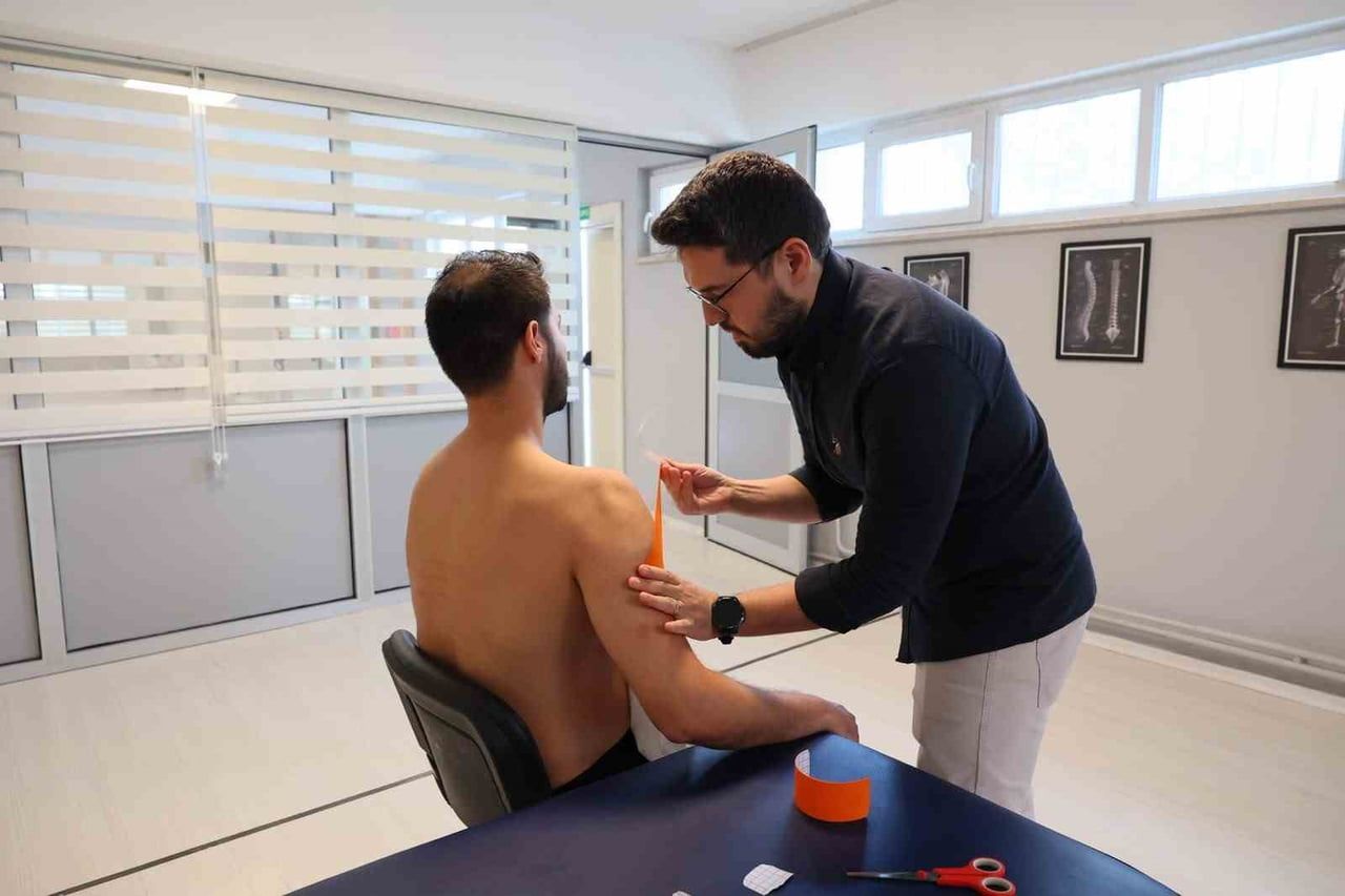 SPORCULARIN FİZİKSEL VE ZİHİNSEL GELİŞİMLERİNİ DESTEKLEMEK, DOĞRU BESLENME ALIŞKANLIKLARI...