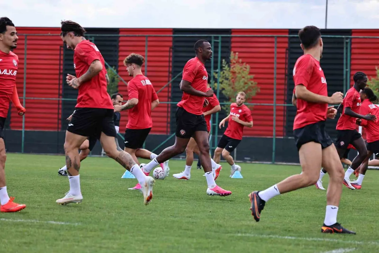 TRENDYOL SÜPER LİG 3'ÜNCÜ HAFTA KARŞILAŞMASINDA BEŞİKTAŞ'A KONUK OLACAK OLAN ÇORUM FK, YAPTIĞI...