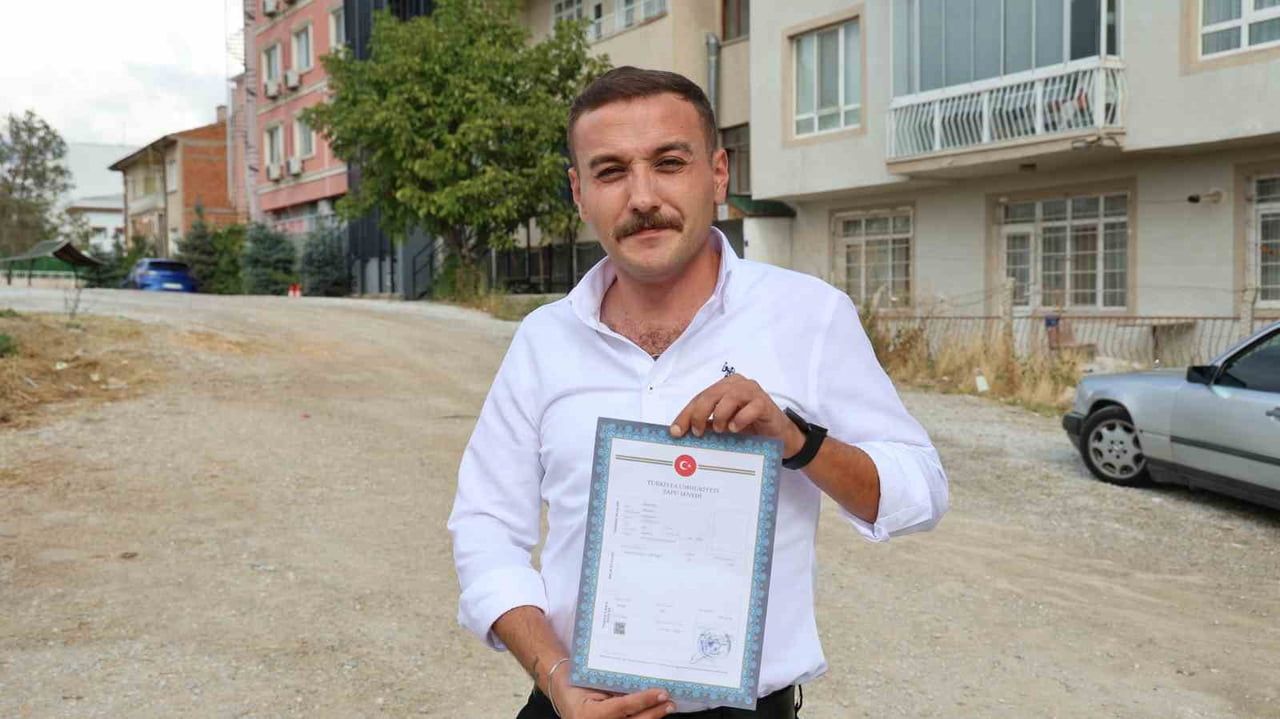 KIRŞEHİR BELEDİYESİ’NDE OTOBÜS ŞOFÖRÜ OLARAK GÖREV YAPAN YILMAZ BACAKSIZ, ARKADAŞ VE AİLE...