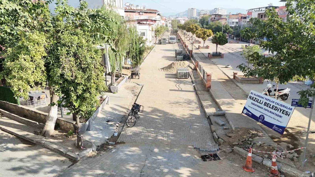 NAZİLLİ BELEDİYESİ, KENT GENELİNDE BAŞLATTIĞI YOL YENİLEME SEFERBERLİĞİNİ ARALIKSIZ SÜRDÜRÜYOR....