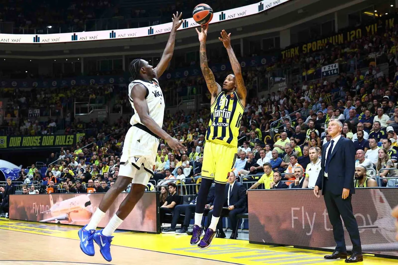 FENERBAHÇE ERKEK BASKETBOL TAKIMI, EUROLEAGUE'İN İLK HAFTASINDA SAHASINDA İTALYAN EKİBİ VİRTUS...