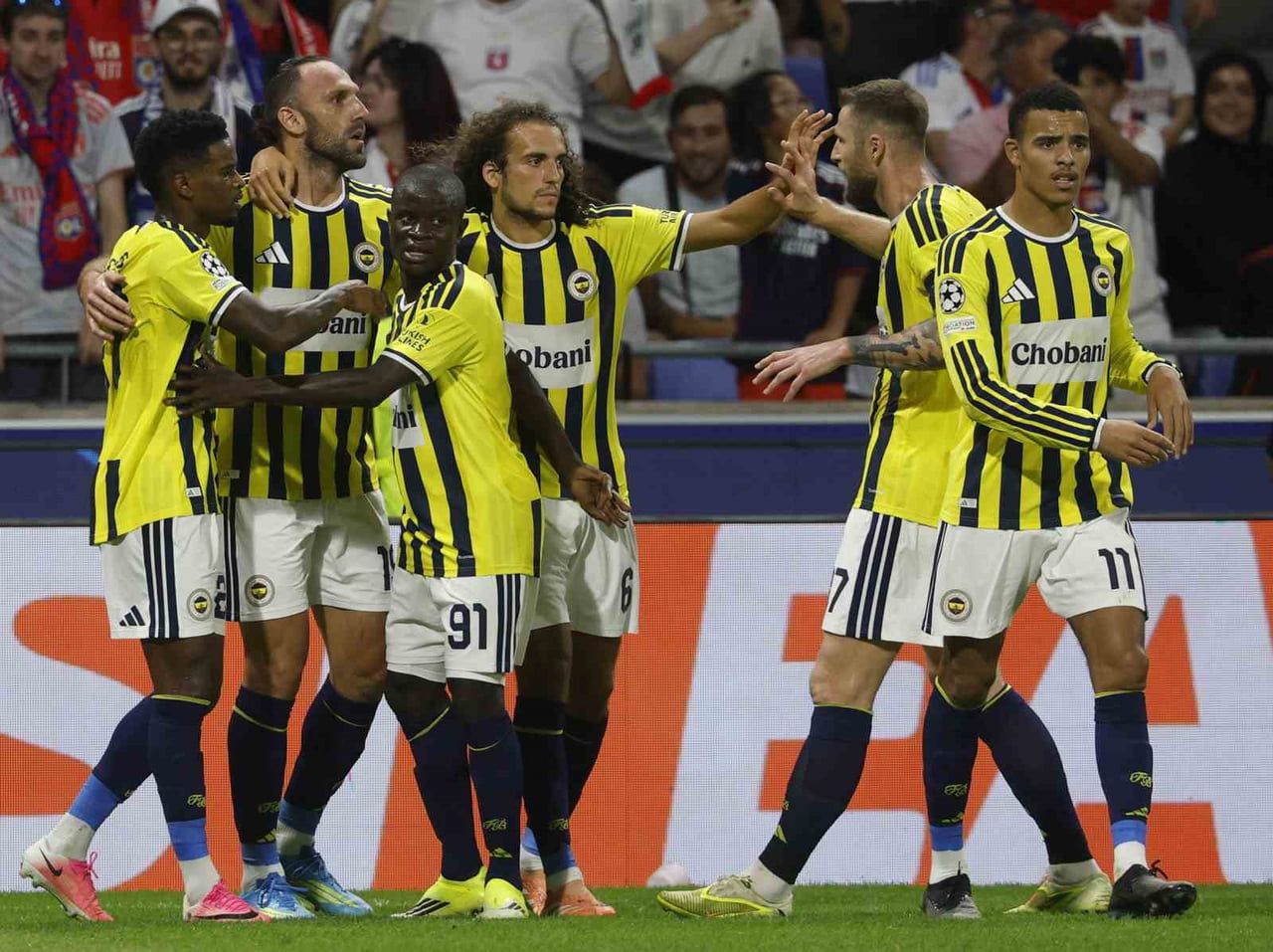 UEFA ŞAMPİYONLAR LİGİ PLAY-OFF TURU RÖVANŞINDA FENERBAHÇE, DEPLASMANDA FRANSIZ EKİBİ LYON'U 2-1...