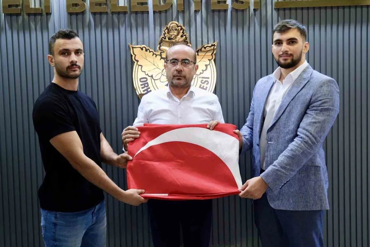 SOSYAL MEDYADA BU ANLAMLI DAVRANIŞI DUYAN ORHANELİ BELEDİYE BAŞKANI ALİ OSMAN TAYIR DAĞCI GENÇLERİ...