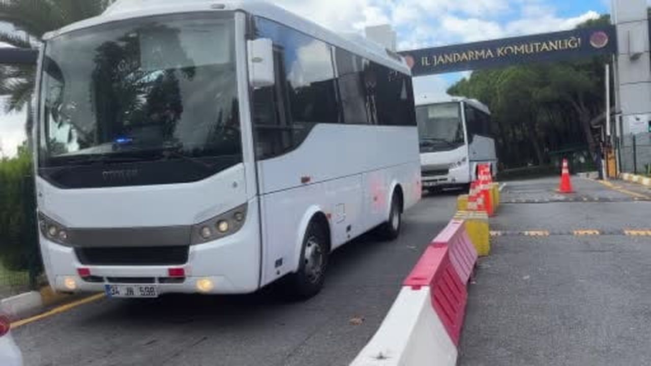 İstanbul'da uyuşturucu soruşturması kapsamında gözaltına alınan ünlü isimler, sağlık kontrolü için...