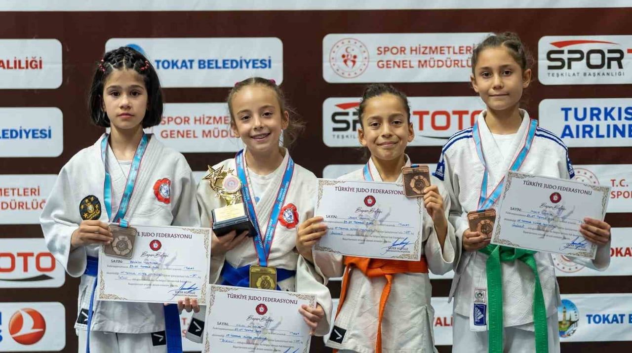 TOKAT'TA DÜZENLENEN SÜPER MİNİKLER TÜRKİYE JUDO ŞAMPİYONASI'NDA MÜCADELE EDEN YUNUSEMRE...