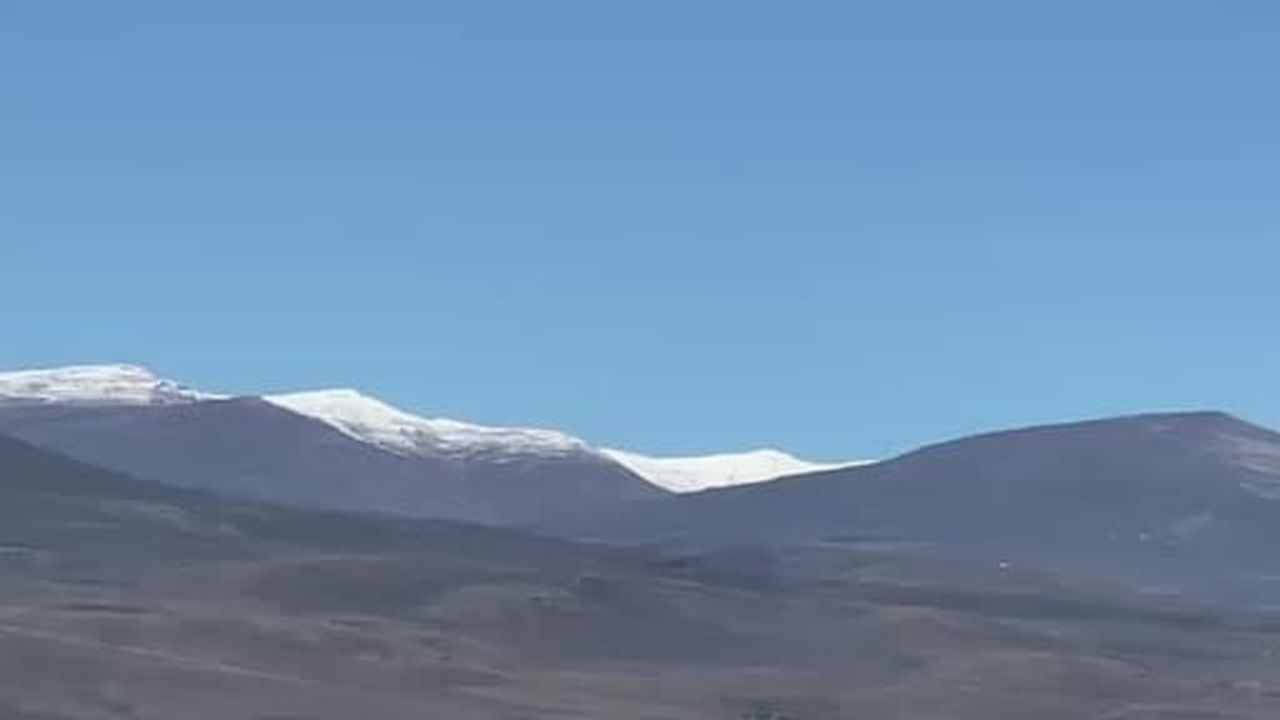Kars’ın çatısı beyaza büründü: Mevsimin ilk karı dağlara düştü