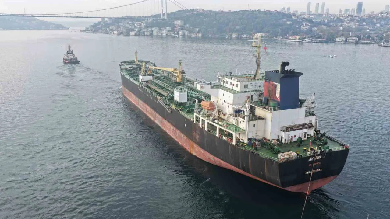 AĞUSTOS AYINDA DRON SALDIRISINA UĞRAYAN ANTİGUA VE BARBUDA BAYRAKLI PETROL VE KİMYASAL TANKERİ AK...