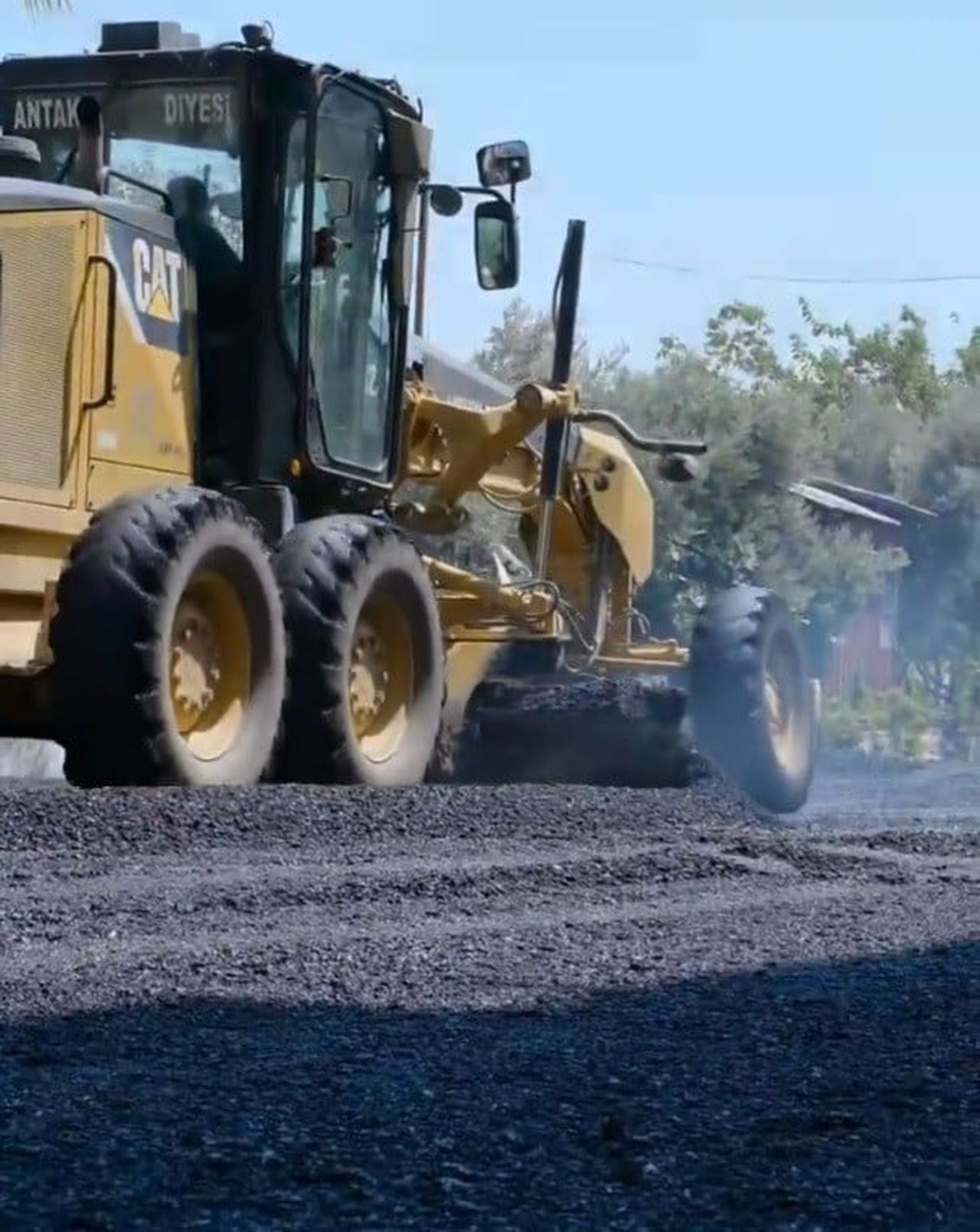 ANTAKYA BELEDİYESİ EKİPLERİ TARAFINDAN AKASYA VE GÜZELBURÇ MAHALLELERİNDE ASFALT ÇALIŞMASI...