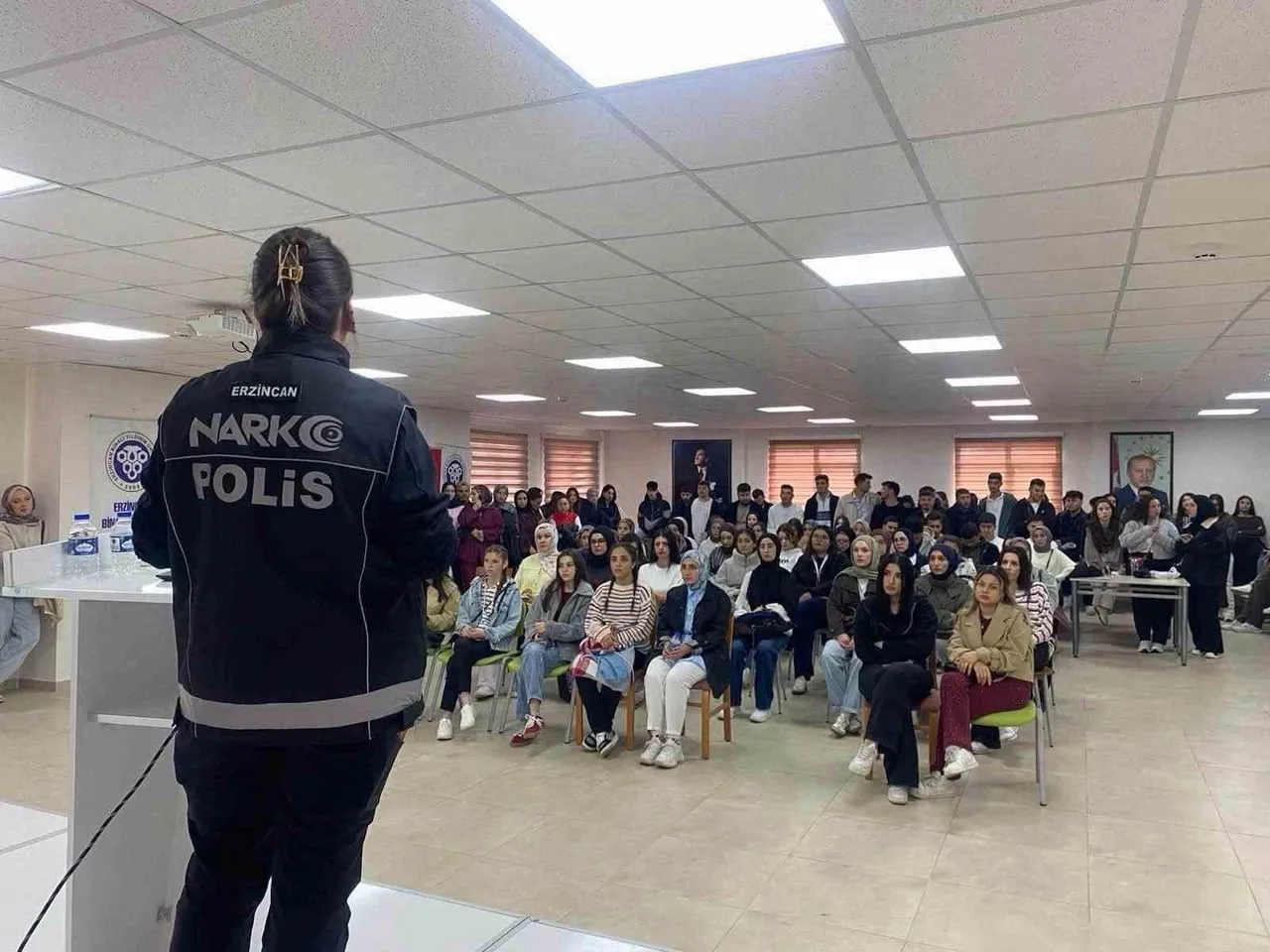 ERZİNCAN’DA ÜNİVERSİTE ÖĞRENCİLERİNE YÖNELİK UYUŞTURUCUYLA MÜCADELE KAPSAMINDA DÜZENLENEN...
