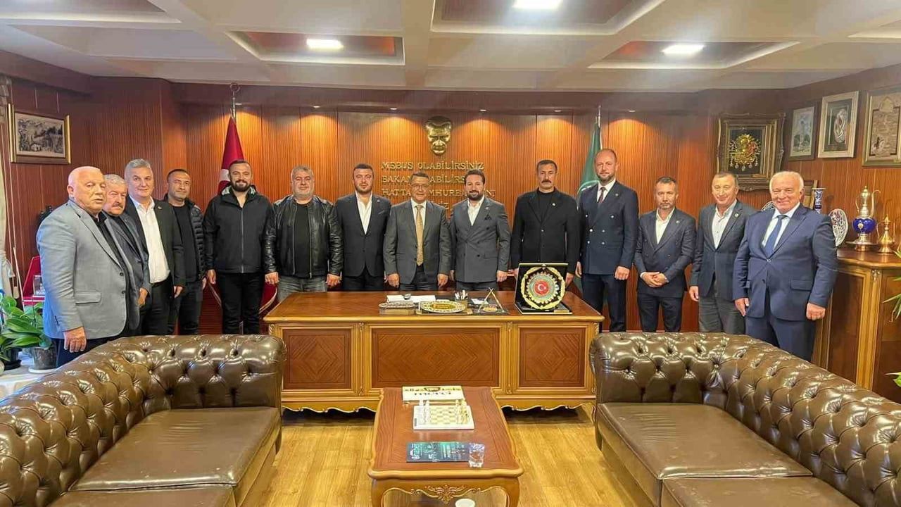MHP YENİŞEHİR İLÇE BAŞKANI SAMET NOYİN, İLÇE YÖNETİM KURULU ÜYELERİ VE MECLİS ÜYELERİYLE BİRLİKTE...