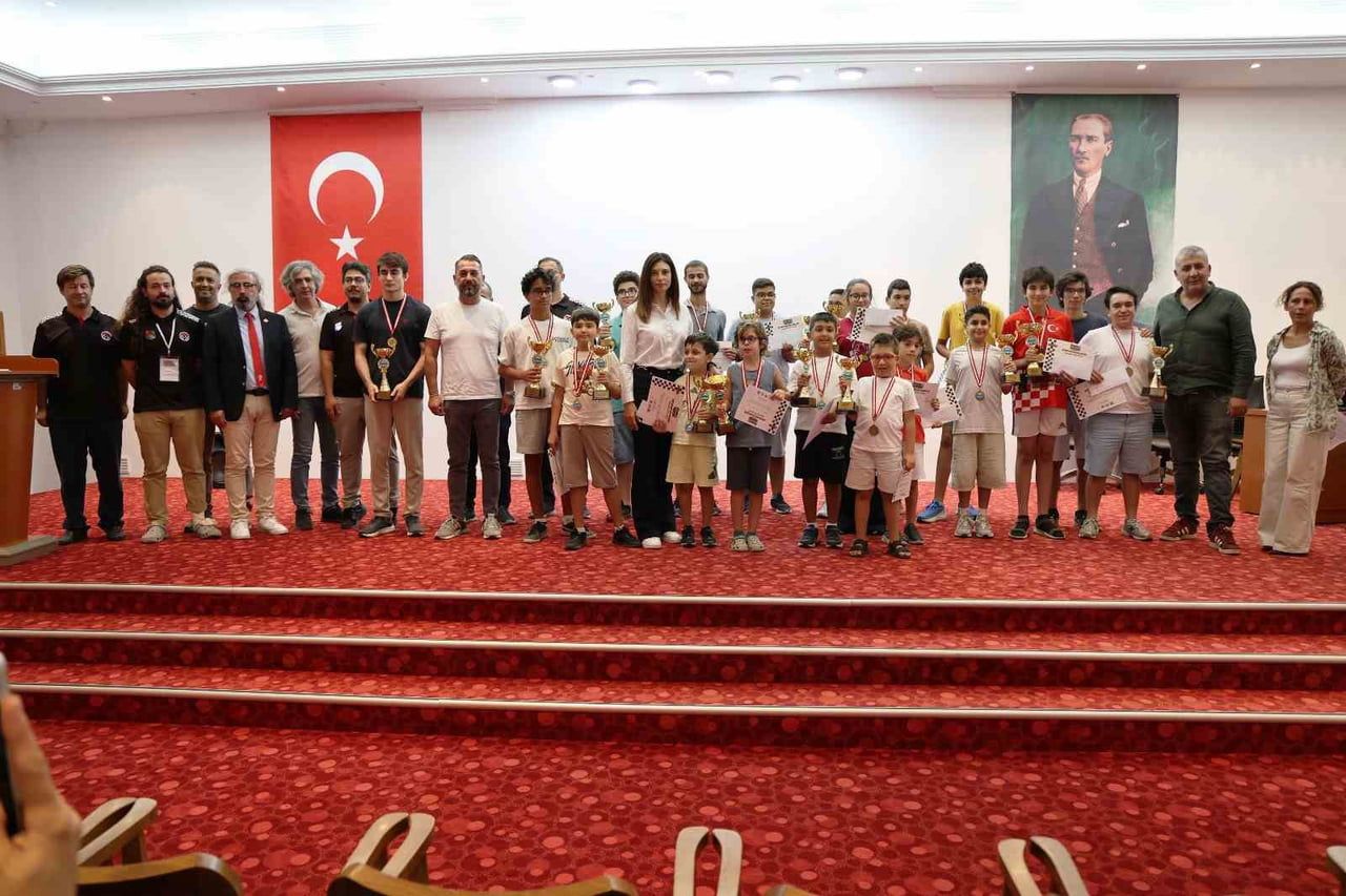 SATRANÇ TURNUVASI SONA ERDİ